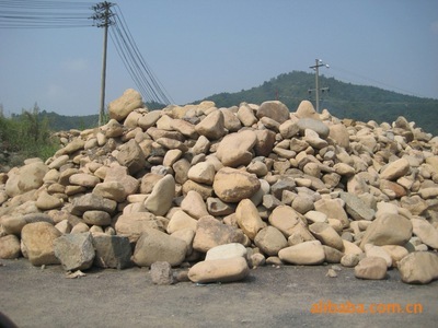 大小鵝卵石、礫石與碎石 林軍個體經營的優質供應與專業加工